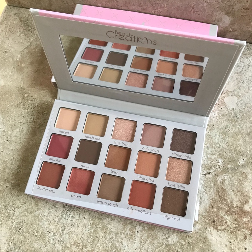 EYESHADOW PALETTE 15 COLORS